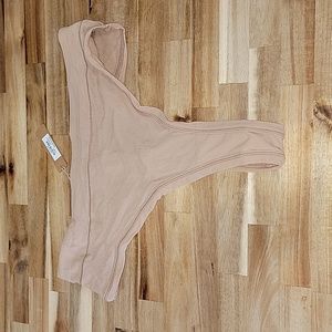 SKIMS Kim Kardashian Women's 2X Thong Panties New w/ Tags!